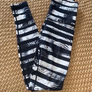 Lululemon leggings- size 4!